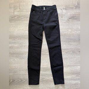 •GUESS• SKINNY JEANS